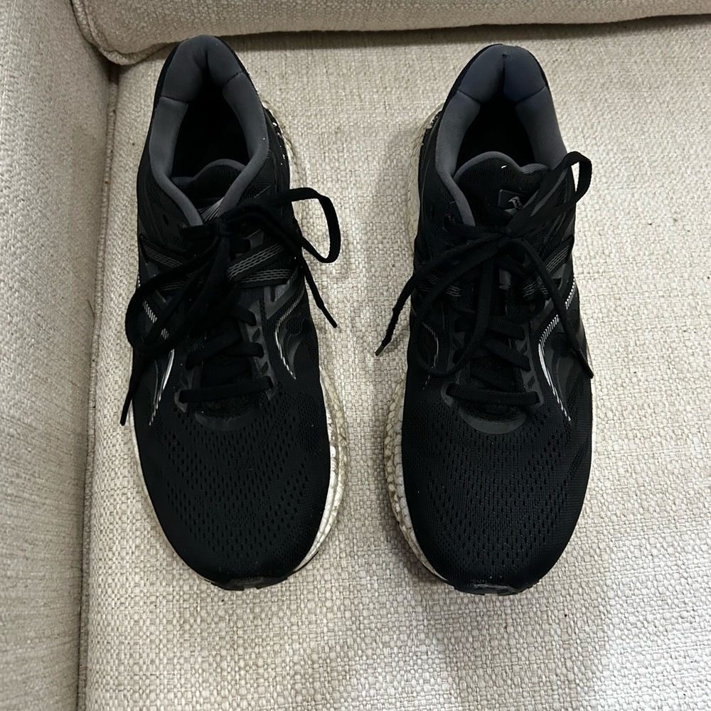 Saucony Triumph 20 Running Shoes, Women’s size 10